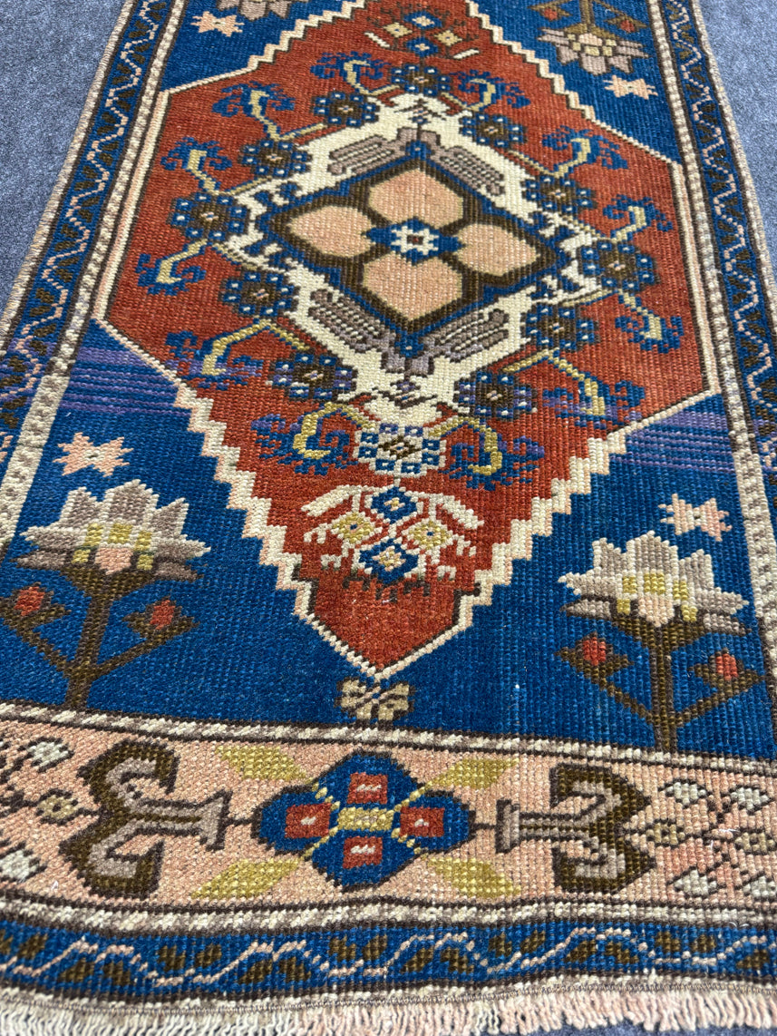 Turkish Yastik Rug 1'9" x 3'4" #23688