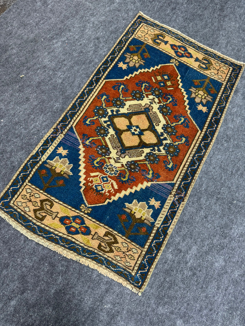 Turkish Yastik Rug 1'9" x 3'4" #23688