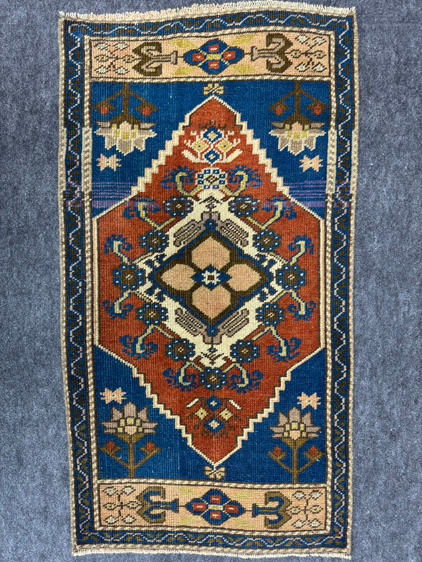 Turkish Yastik Rug 1'9" x 3'4" #23688