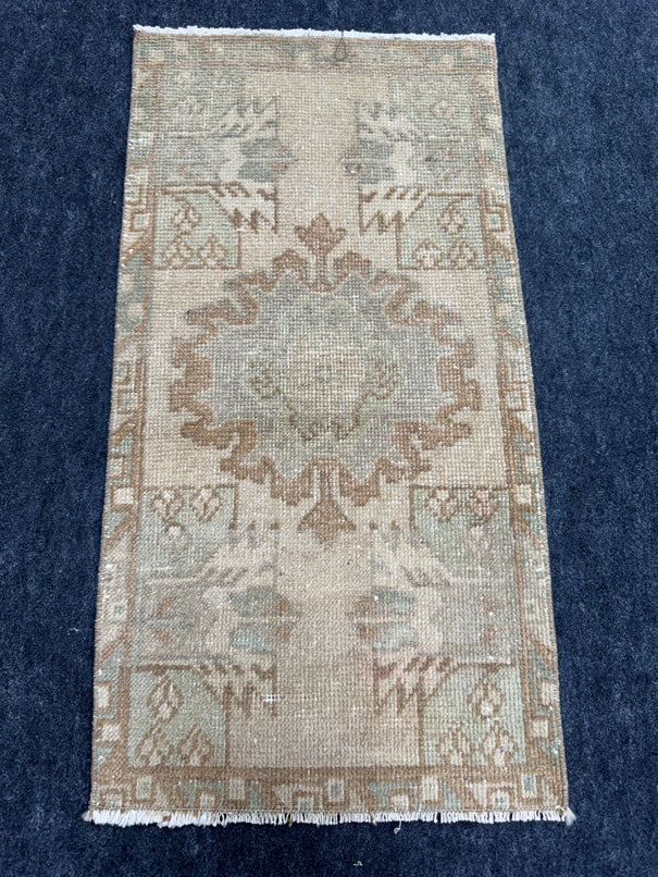 Turkish Yastik Rug 1'5" x 2'10" #23707