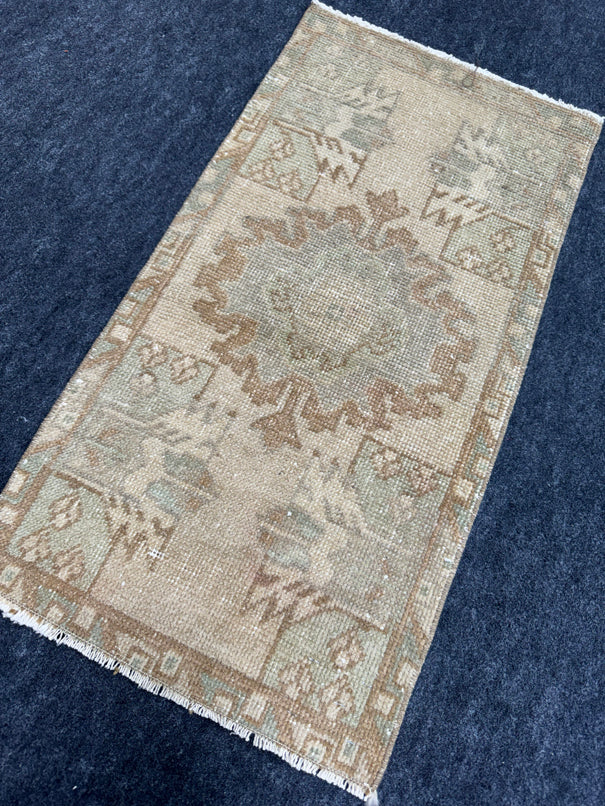 Turkish Yastik Rug 1'5" x 2'10" #23707