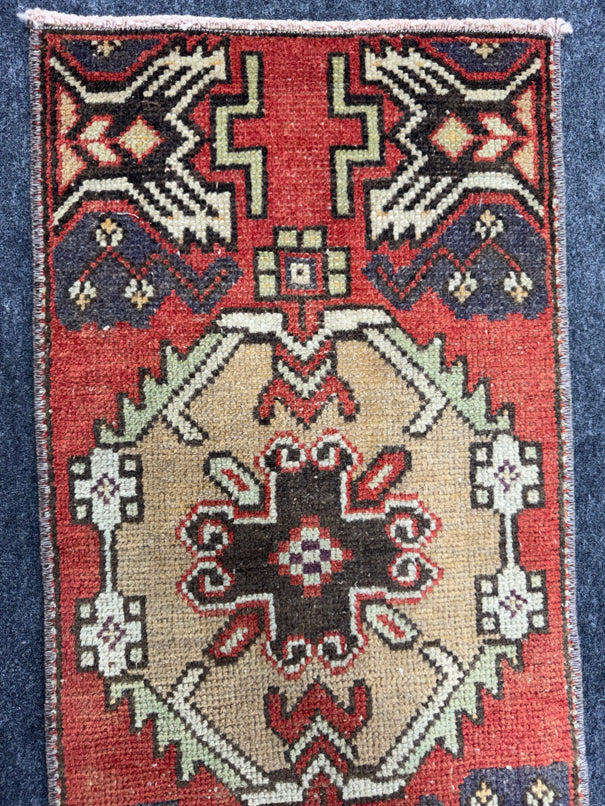 Turkish Yastik Rug 1'4" x 2'11" #23691
