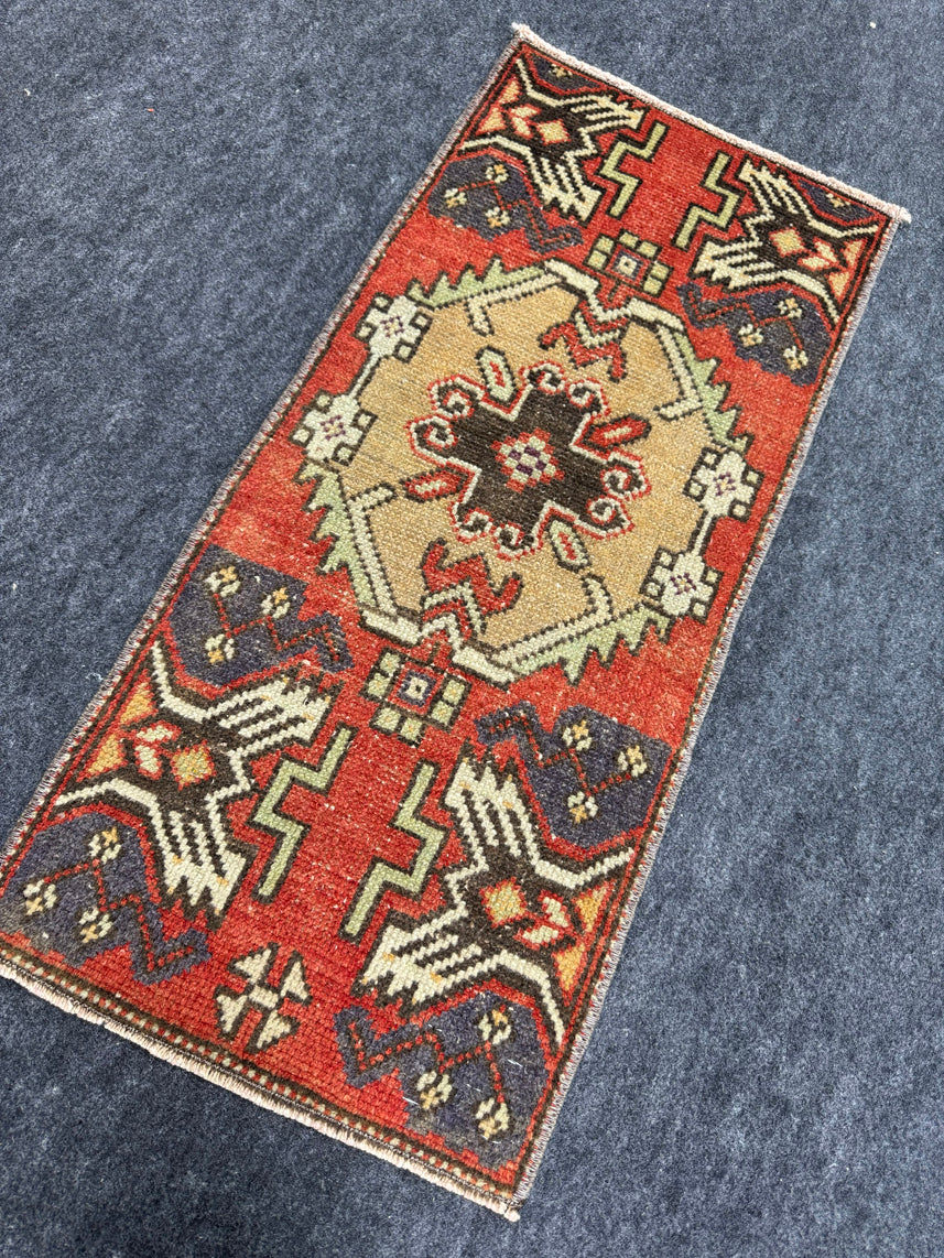 Turkish Yastik Rug 1'4" x 2'11" #23691