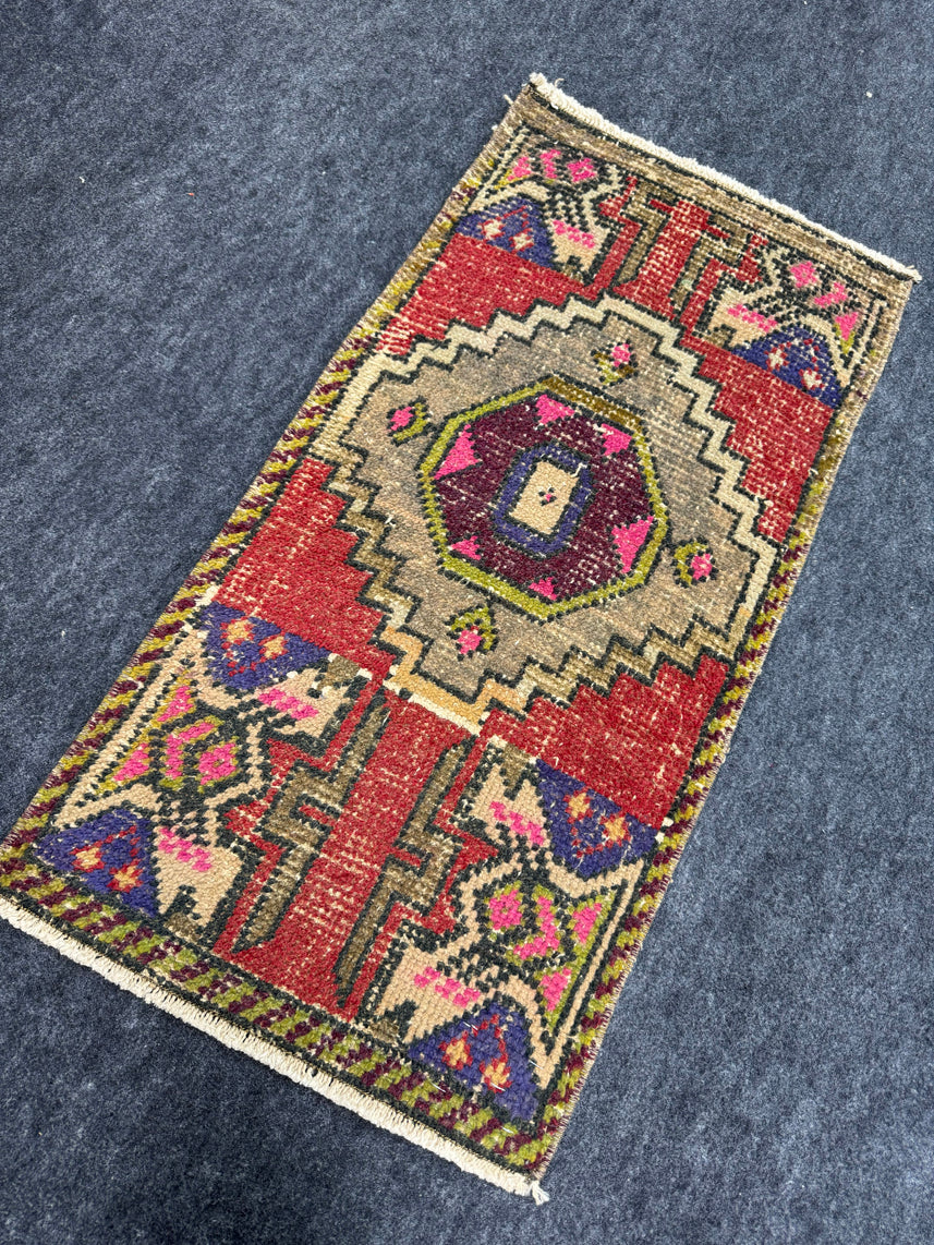 Turkish Yastik Rug 1'6" x 2'11" #23690