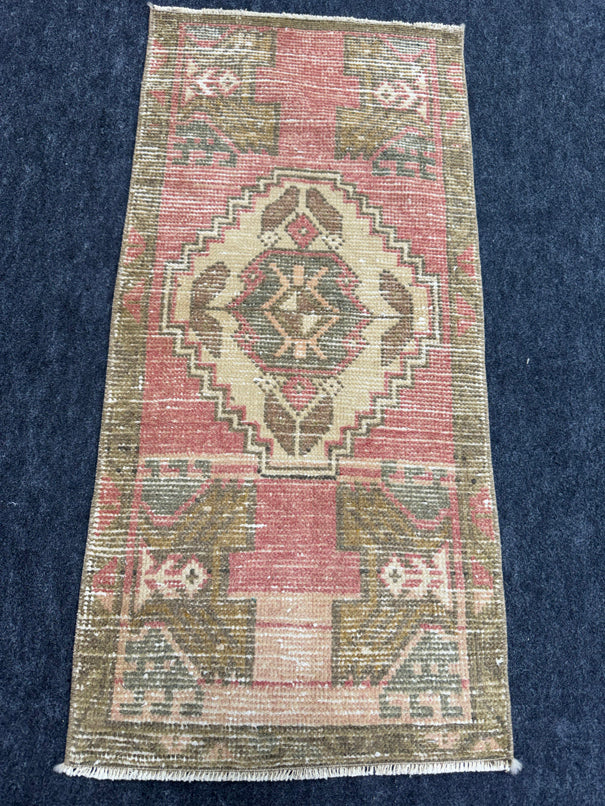 Turkish Yastik Rug 1'7" x 3'3" #23701