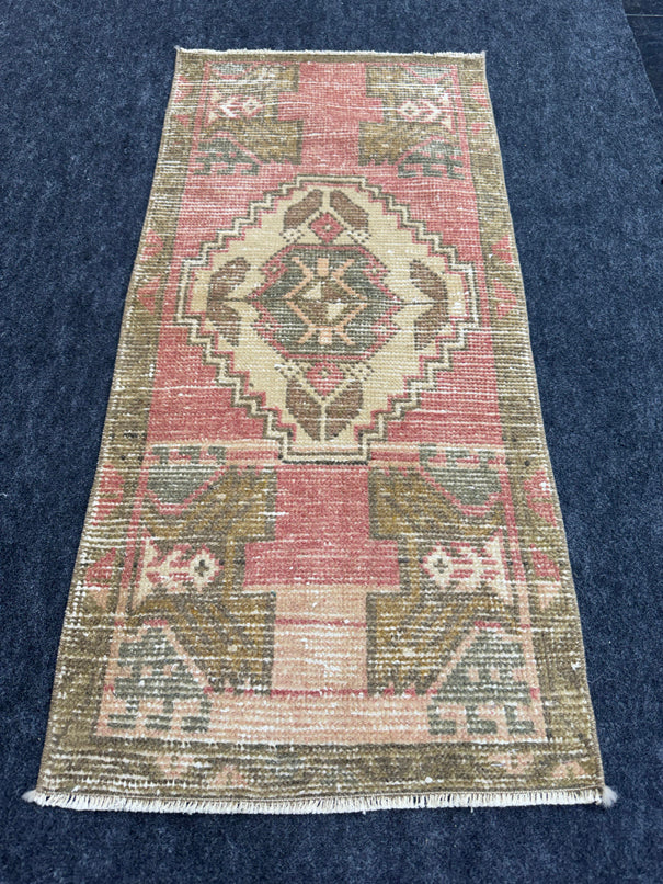 Turkish Yastik Rug 1'7" x 3'3" #23701