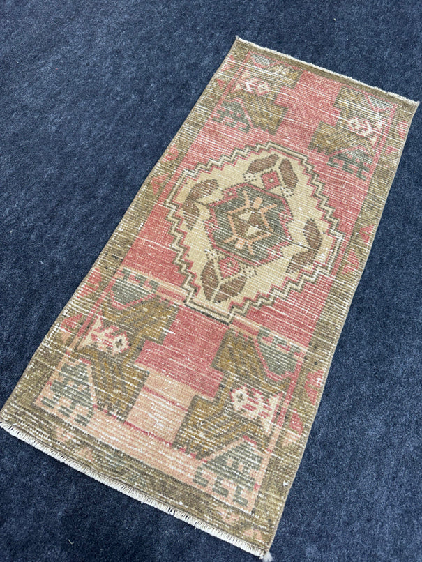 Turkish Yastik Rug 1'7" x 3'3" #23701