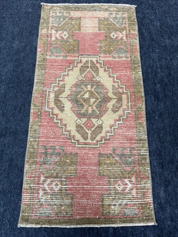 Turkish Yastik Rug 1'7" x 3'3" #23701