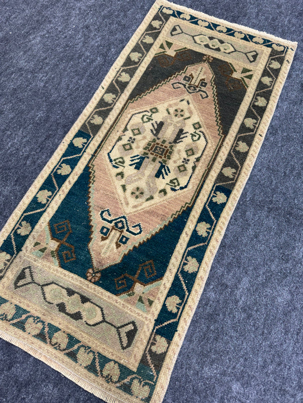 Turkish Yastik Rug 1'8" x 3'5" #23679