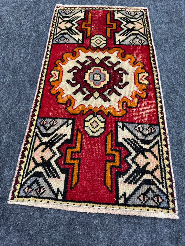 Turkish Yastik Rug 1'6" x 2'11" #23683