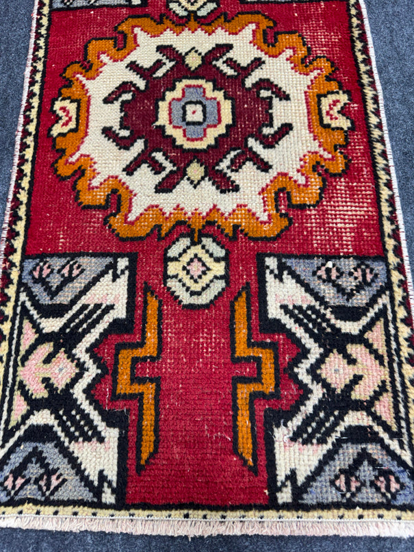 Turkish Yastik Rug 1'6" x 2'11" #23683