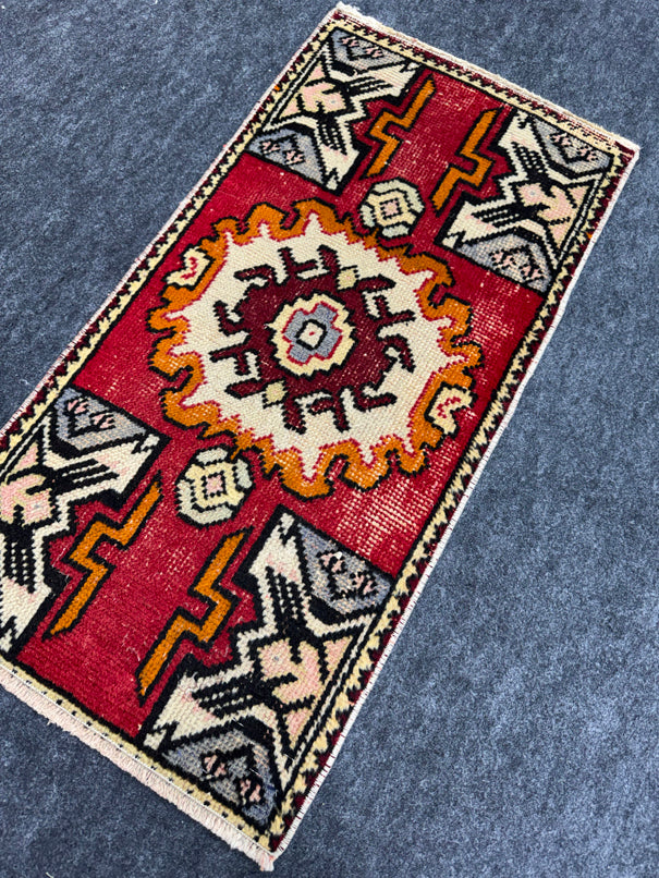 Turkish Yastik Rug 1'6" x 2'11" #23683
