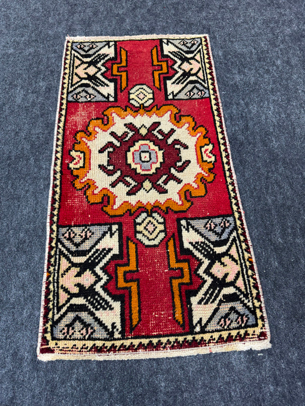 Turkish Yastik Rug 1'6" x 2'11" #23683