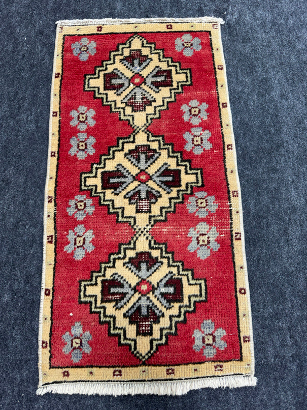 Turkish Yastik Rug 1'5" x 2'10" #23684