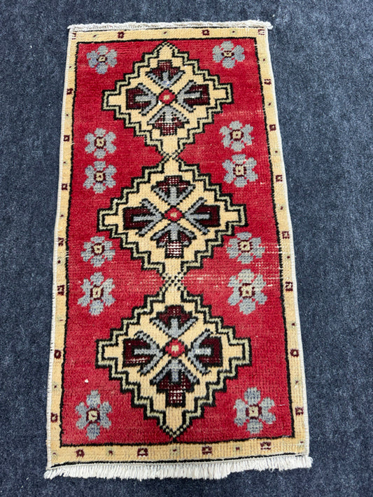 Turkish Yastik Rug 1'5" x 2'10" #23684