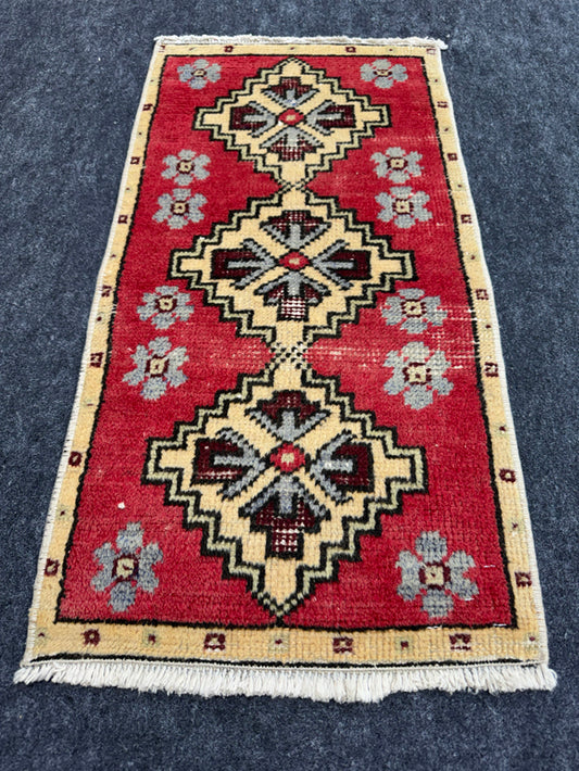 Turkish Yastik Rug 1'5" x 2'10" #23684