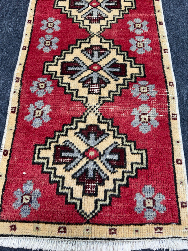 Turkish Yastik Rug 1'5" x 2'10" #23684