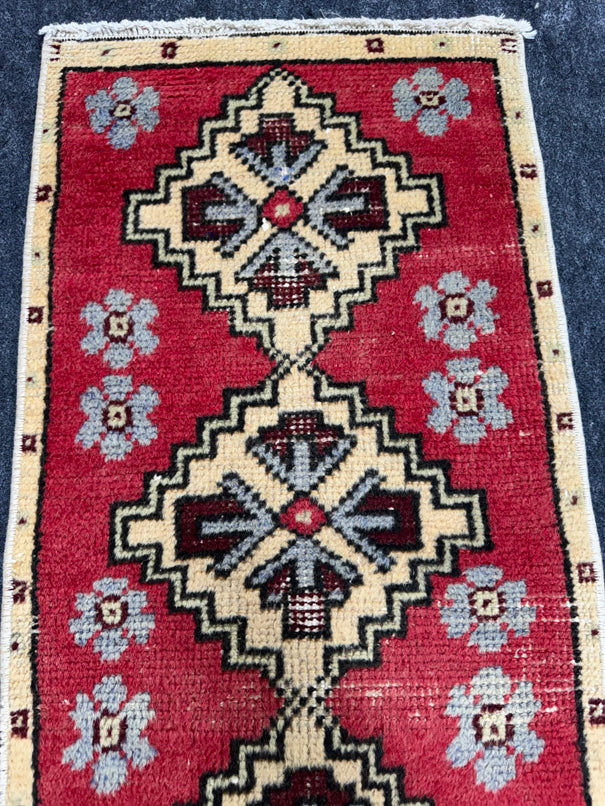 Turkish Yastik Rug 1'5" x 2'10" #23684