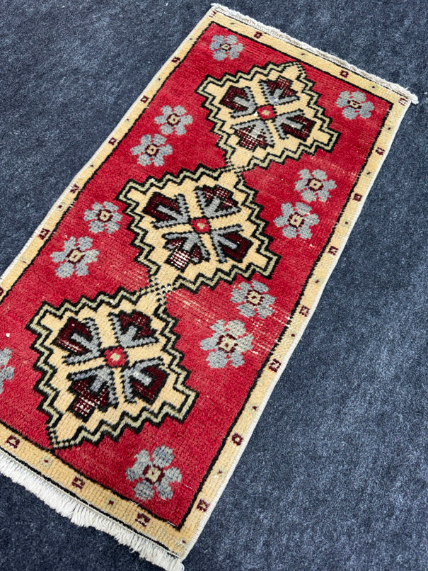 Turkish Yastik Rug 1'5" x 2'10" #23684