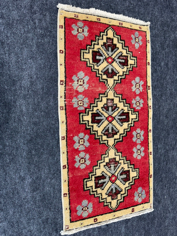 Turkish Yastik Rug 1'5" x 2'10" #23684