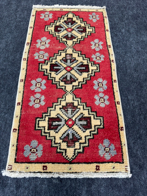 Turkish Yastik Rug 1'5" x 2'10" #23684