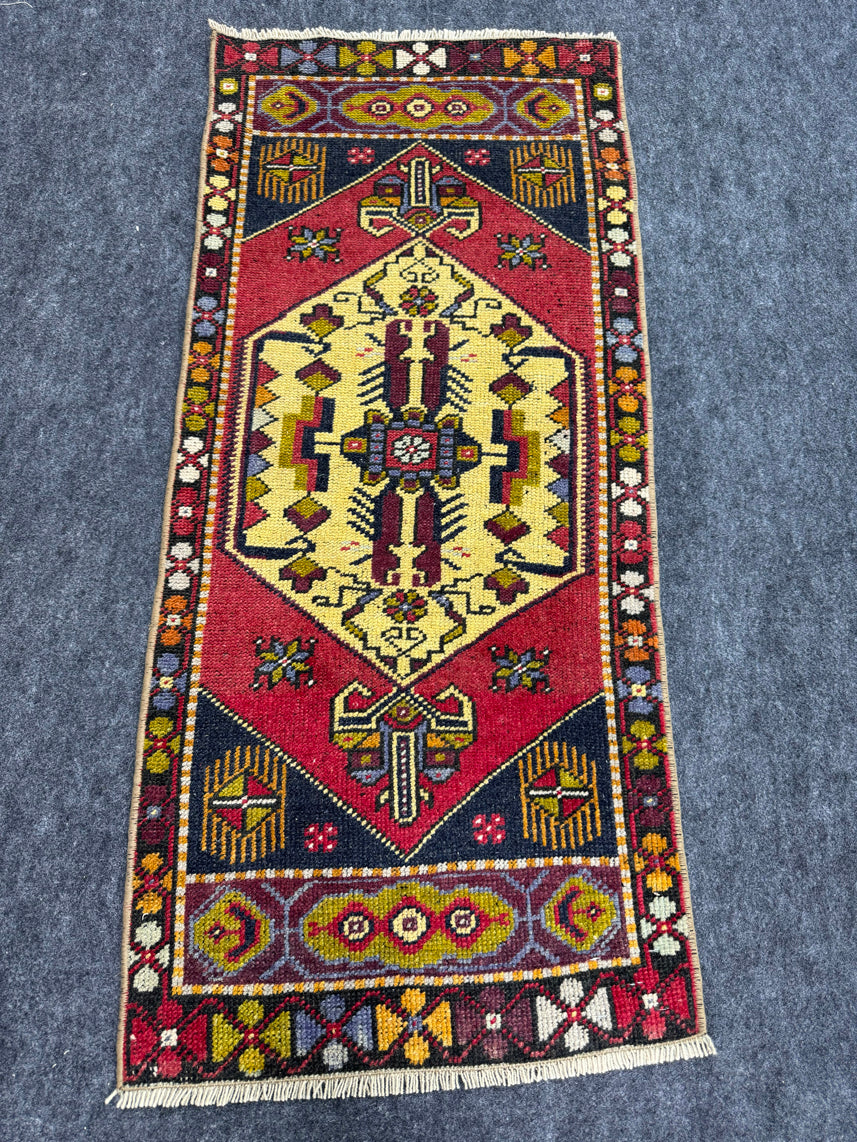 Turkish Yastik Rug 1'8" x 3'8" #23686