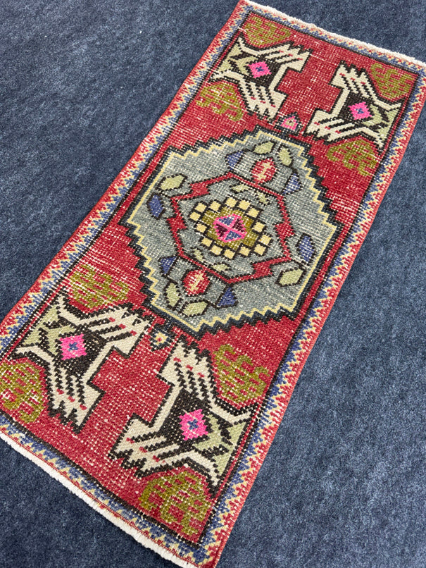 Turkish Yastik Rug 1'6" x 3'3" #23685