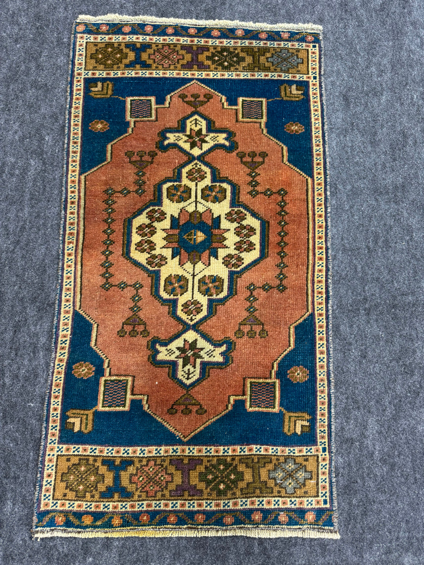 Turkish Yastik Rug 1'8" x 3'1" #23676