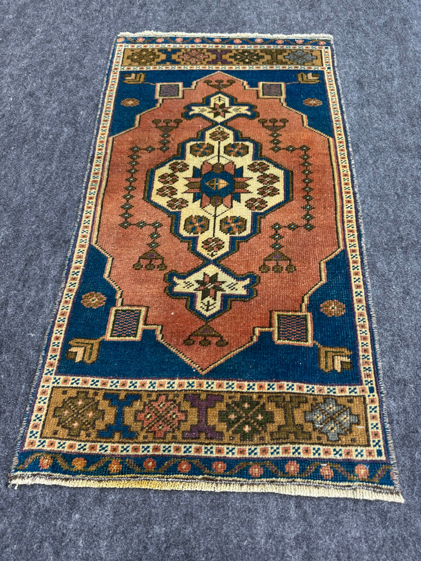Turkish Yastik Rug 1'8" x 3'1" #23676