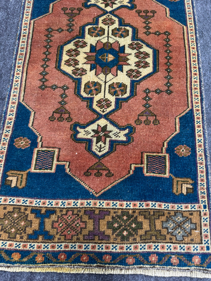 Turkish Yastik Rug 1'8" x 3'1" #23676