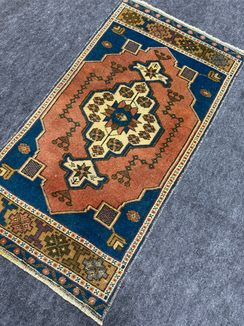 Turkish Yastik Rug 1'8" x 3'1" #23676