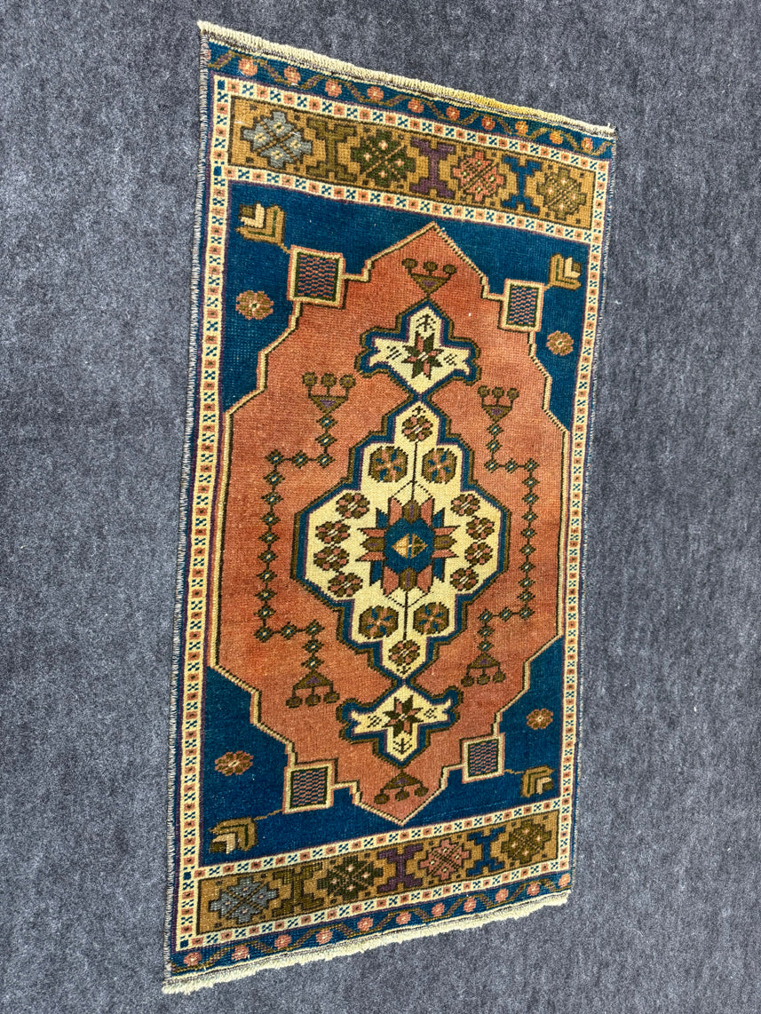 Turkish Yastik Rug 1'8" x 3'1" #23676