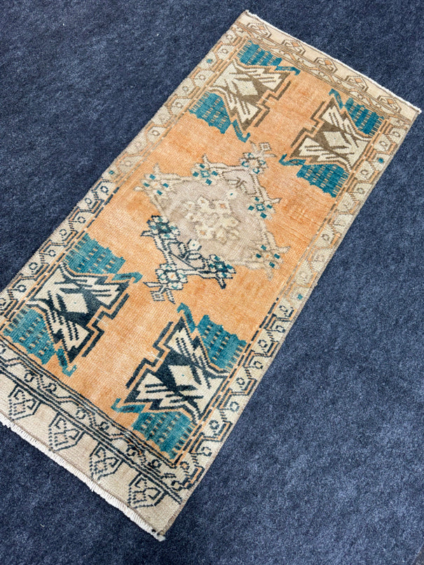 Turkish Yastik Rug 1'7" x 3'3" #24212