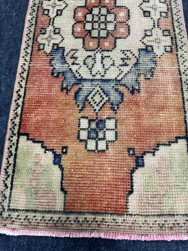 Turkish Yastik Rug 1'5" x 3'2" #24228