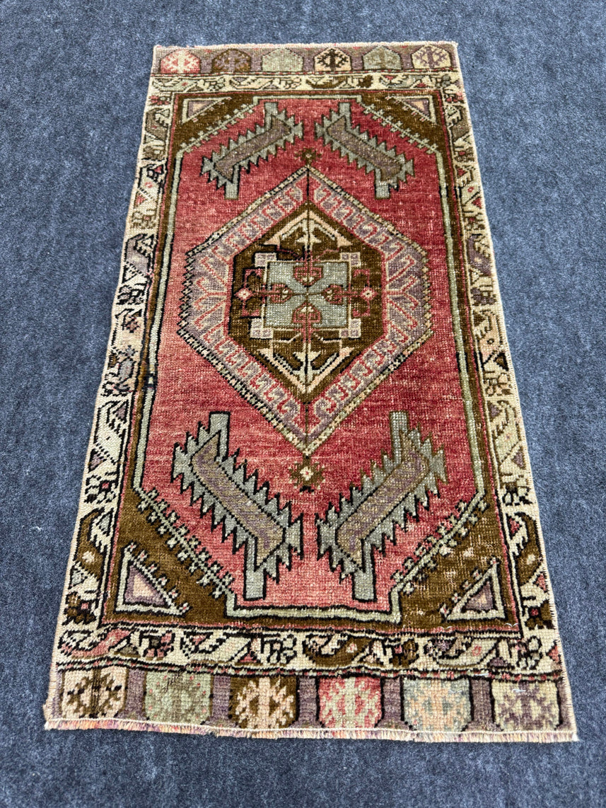 Turkish Yastik Rug 1'4" x 2'8" #24226