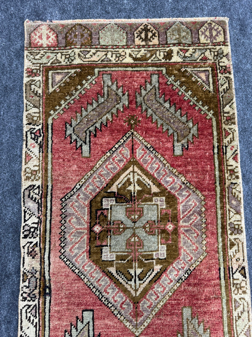 Turkish Yastik Rug 1'4" x 2'8" #24226
