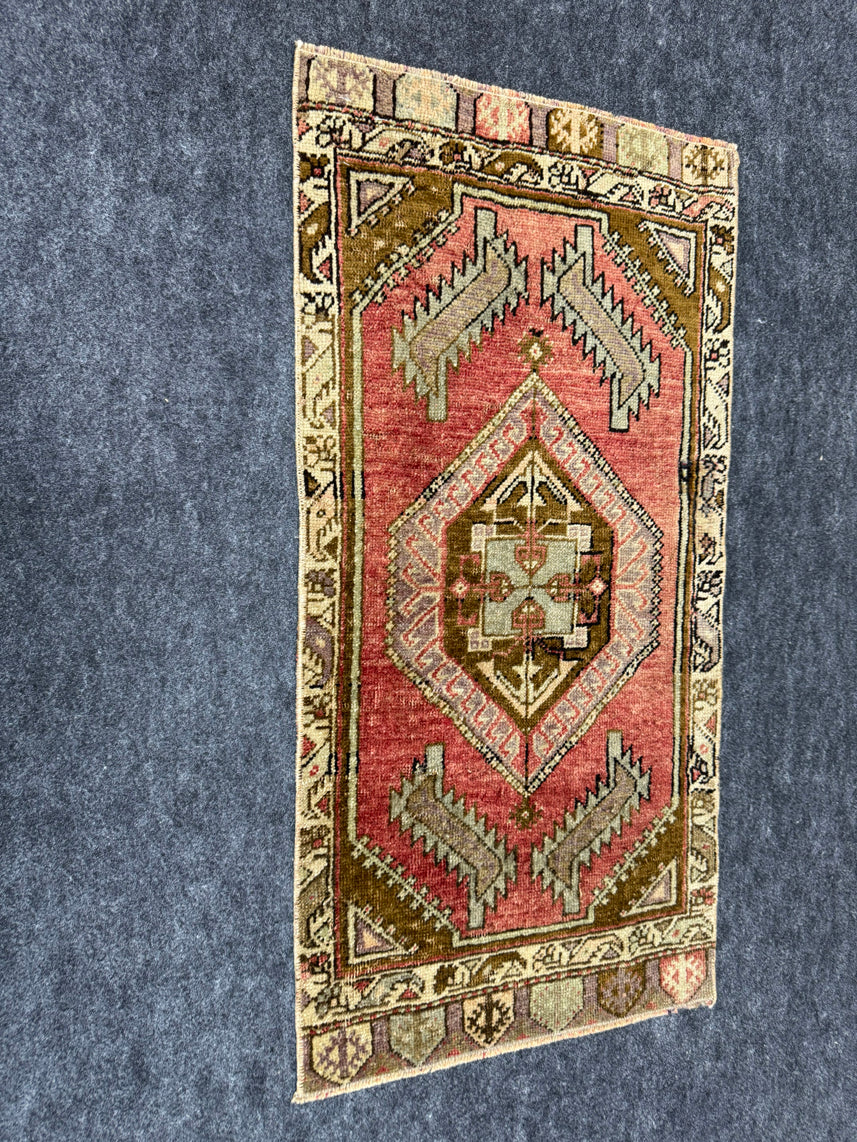 Turkish Yastik Rug 1'4" x 2'8" #24226