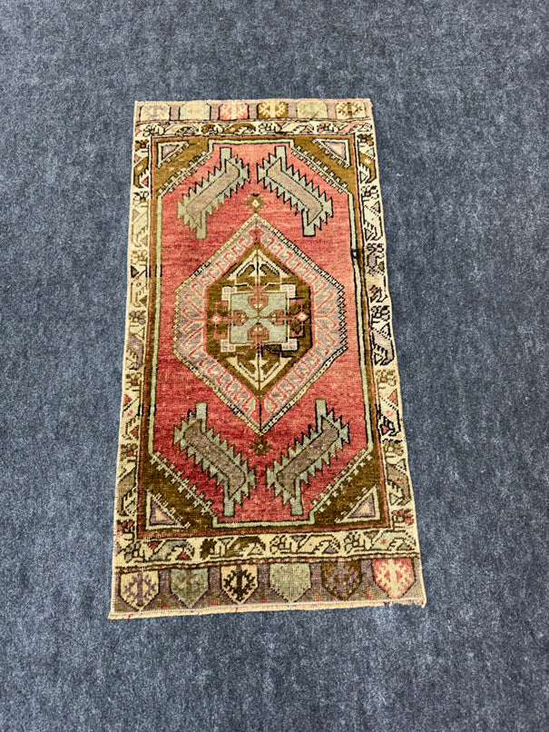Turkish Yastik Rug 1'4" x 2'8" #24226