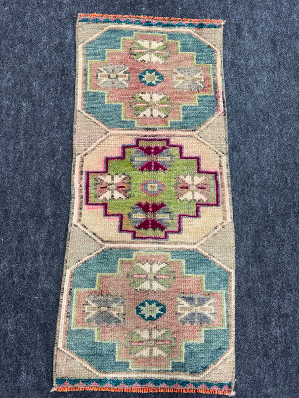 Turkish Yastik Rug 1'2" x 2'8" #24220