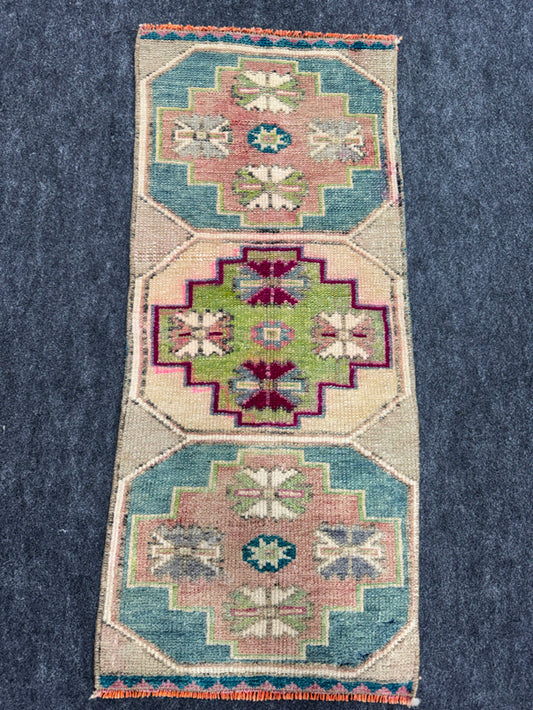 Turkish Yastik Rug 1'2" x 2'8" #24220