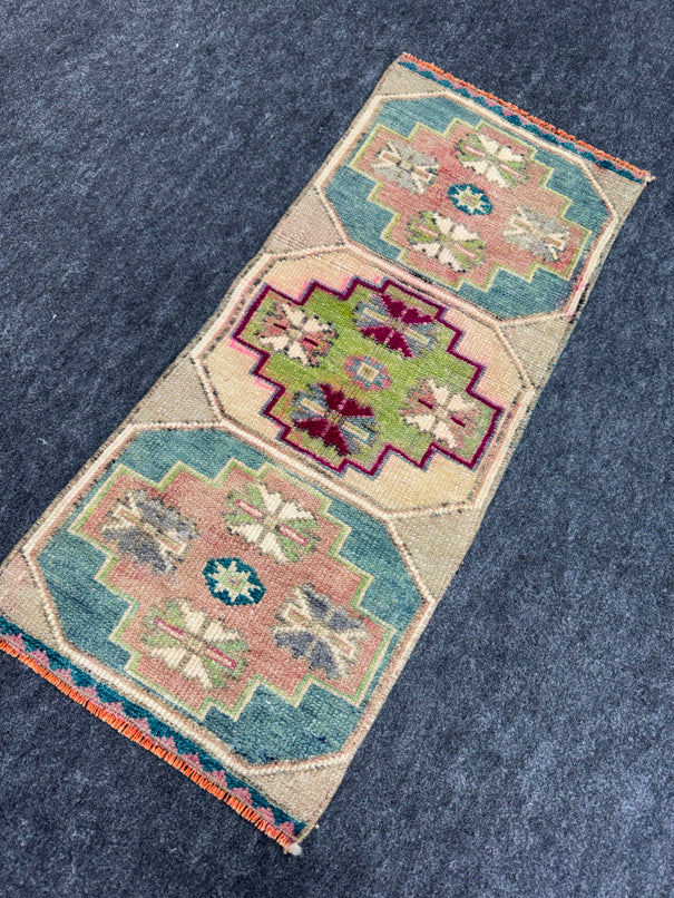 Turkish Yastik Rug 1'2" x 2'8" #24220