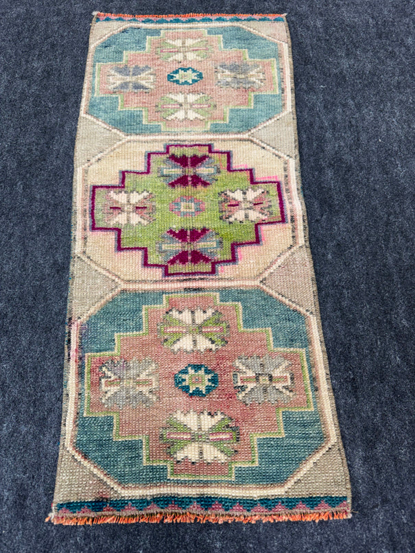 Turkish Yastik Rug 1'2" x 2'8" #24220