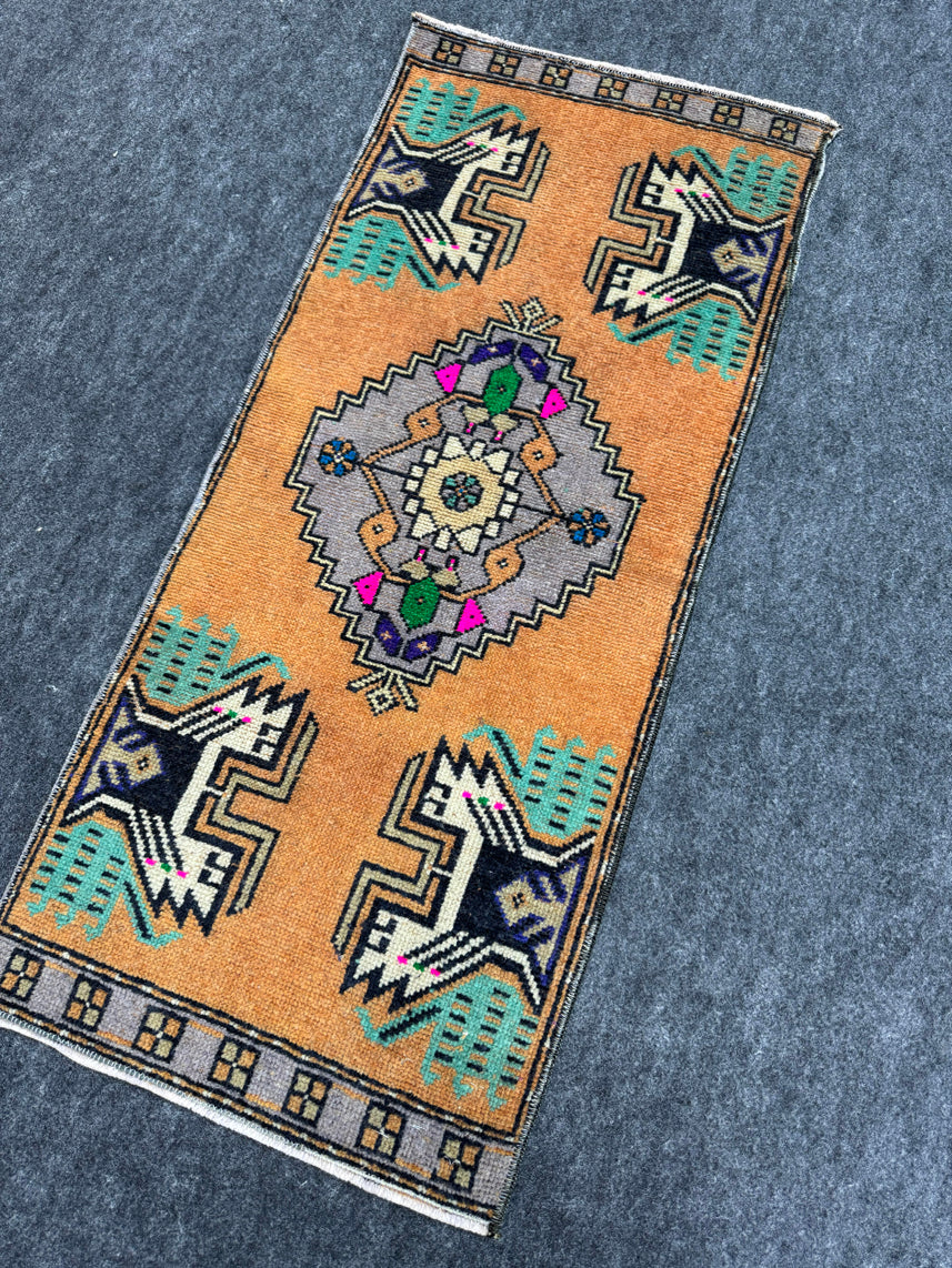 Turkish Yastik Rug 1'5" x 2'8" #24221