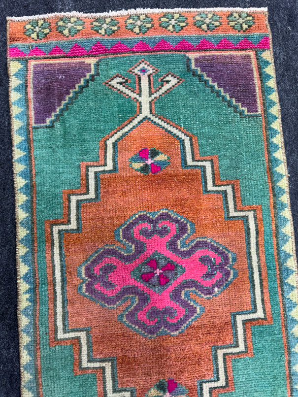 Turkish Yastik Rug 1'5" x 2'9" #24200