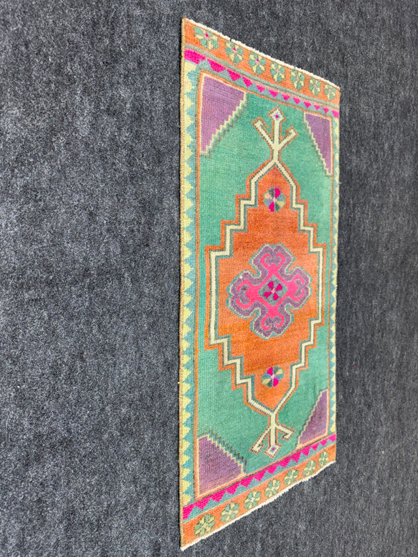 Turkish Yastik Rug 1'5" x 2'9" #24200