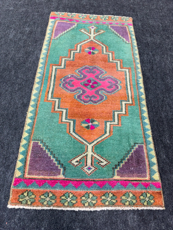 Turkish Yastik Rug 1'5" x 2'9" #24200