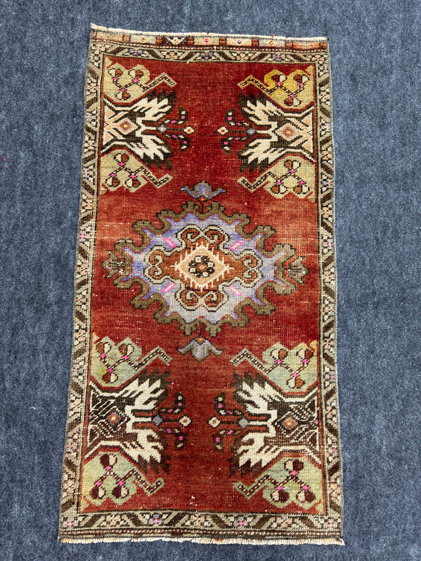 Turkish Yastik Rug 1'6" x 2'11" #24202