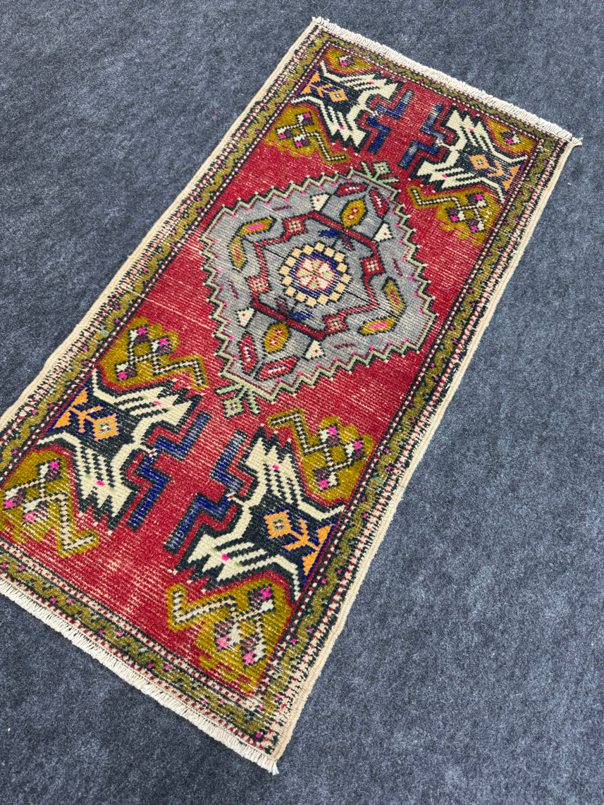Turkish Yastik Rug 1'7" x 3'3" #24199