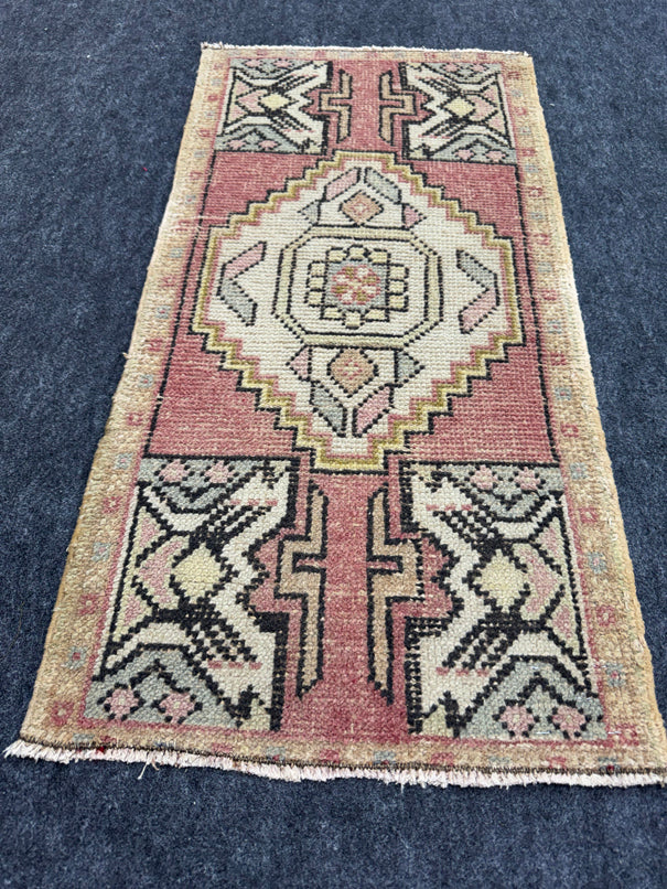 Turkish Yastik Rug 1'7" x 3'3" #24198