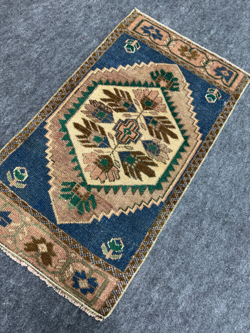 Turkish Yastik Rug 1'7" x 2'9" #24196